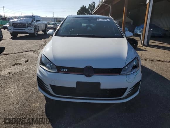 ✅ 2015 Volkswagen Golf GTI S • VIN: 3VW4T7AU8FM011043 • Lot: 82133345. Wystawiony na Copart z przebiegiem 90 259 mil. Bezpłatny archiwum sprzedaży aukcyjnych z USA i szczegółowy raport historii pojazdu na DreamBid. Zdjęcie 5.