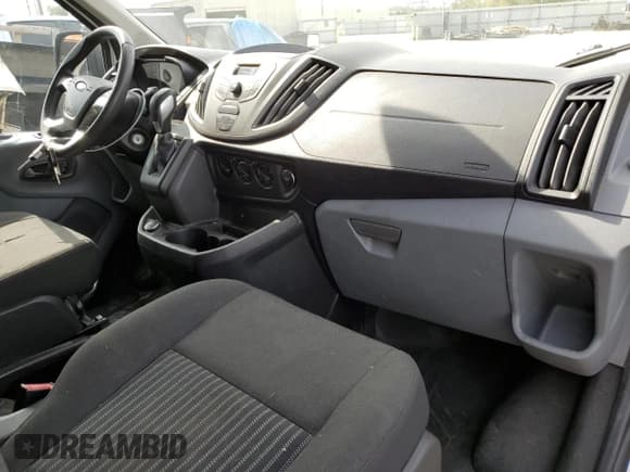 ✅ 2017 Ford Transit • VIN: 1FTYR1YMXHKA99707 • Лот: 71159204. Опубликован ранее на Copart с пробегом 198 901 миль. Бесплатный доступ к архиву аукционных продаж из США и подробный отчёт об истории автомобиля на DreamBid. Изображение 8.