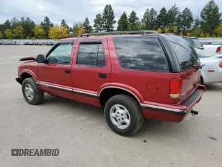 1997 Chevrolet Blazer LS z VIN 1GNDT13WXV2180296, wystawiony jako Copart lot #75976434 z przebiegiem 85 247 mil mil oraz Szkoda całkowita • Salvage title. Historia ofert i sprzedaży dostępna na DreamBid. Obrazek 2.