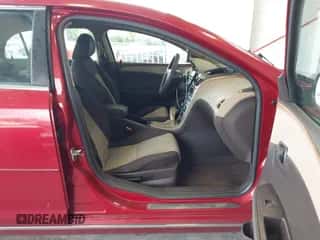 2012 Chevrolet Malibu 1LT z VIN 1G1ZC5E03CF284982, wystawiony jako IAAI lot #43379149 z przebiegiem 200 196 mil mil oraz . Historia ofert i sprzedaży dostępna na DreamBid. Obrazek 5.