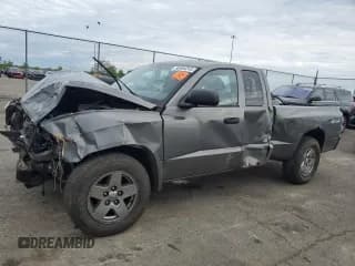 ✅ 2006 Dodge Dakota SLT • VIN: 1D7HW42N46S714511 • Lot: 56504245. Wystawiony na Copart z przebiegiem 84 468 mil. Bezpłatny archiwum sprzedaży aukcyjnych z USA i szczegółowy raport historii pojazdu na DreamBid. Zdjęcie 1.