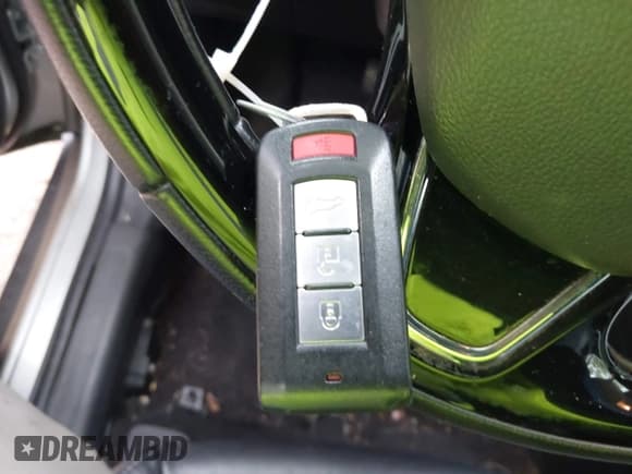 ✅ 2020 Mitsubishi Outlander SE • VIN: JA4AD3A34LZ018689 • Lot: 43408607. Listed on IAAI with 114,764 mi. Free auction sales archive from the USA and detailed vehicle history report at DreamBid. Image 11.