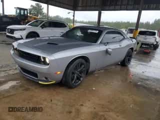 2017 Dodge Challenger SXT Plus z VIN 2C3CDZAG3HH640667, wystawiony jako Copart lot #89901775 z przebiegiem 138 287 mil mil oraz Szkoda całkowita • Salvage title. Historia ofert i sprzedaży dostępna na DreamBid. Obrazek 1.