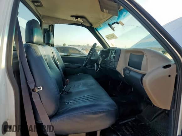 1998 Chevrolet Silverado 1500 z VIN 1GCEC14W5WZ275210, wystawiony jako Copart lot #84660155 z przebiegiem 137 219 mil mil oraz Nie do naprawy • Non repairable. Historia ofert i sprzedaży dostępna na DreamBid. Obrazek 7.