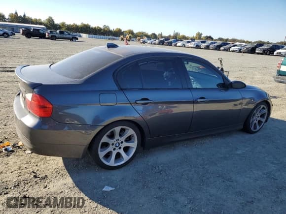 ✅ 2006 BMW 3 Series 330i • VIN: WBAVB33506PS11771 • Lot: 82655785. Listed on Copart with 141,572 mi. Free auction sales archive from the USA and detailed vehicle history report at DreamBid. Image 3.
