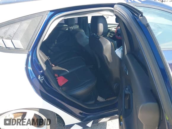 ✅ 2016 Ford Focus ST • VIN: 1FADP3L90GL398754 • Lot: 43271283. Listed on IAAI with 111,448 mi. Free auction sales archive from the USA and detailed vehicle history report at DreamBid. Image 8.