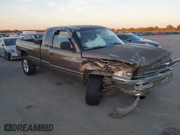 ✅ 2001 Dodge 1500 • VIN: 3B7HC13Z81G210076 • Lot: 43629785. Listed on IAAI with 281,837 mi. Free auction sales archive from the USA and detailed vehicle history report at DreamBid. Image 1.