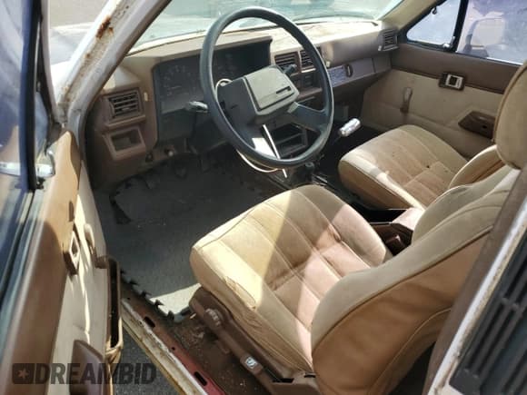 ✅ 1984 Toyota Pickup • VIN: JT4RN66S3E0001431 • Lot: 62157365. Listed on Copart with 111,014 mi. Free auction sales archive from the USA and detailed vehicle history report at DreamBid. Image 8.