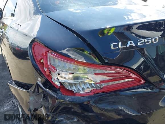 2015 Mercedes-Benz CLA 250 with VIN WDDSJ4EB7FN163737, listed as a IAAI auction lot 43090171 with 121,104 mi miles and . Bid and sale history available at DreamBid. Image 19.