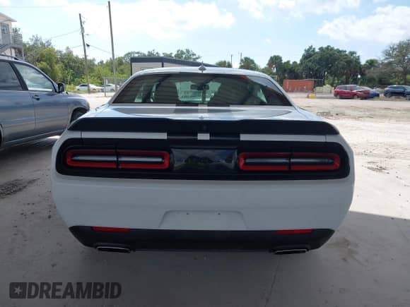 2023 Dodge Challenger SXT z VIN 2C3CDZAG0PH694197, wystawiony jako IAAI lot #43332689 z przebiegiem 9 703 mil mil oraz . Historia ofert i sprzedaży dostępna na DreamBid. Obrazek 17.