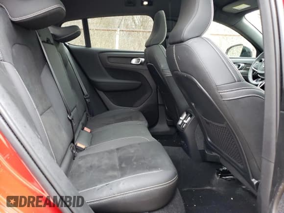 ✅ 2023 Volvo C40 Ultimate • VIN: YV4ED3GM6P2052023 • Lot: 45006474. Wystawiony na Copart z przebiegiem 4 598 mil. Bezpłatny archiwum sprzedaży aukcyjnych z USA i szczegółowy raport historii pojazdu na DreamBid. Zdjęcie 11.