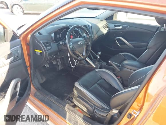 ✅ 2015 Hyundai Veloster Turbo • VIN: KMHTC6AE1FU244528 • Lot: 41387806. Wystawiony na IAAI z przebiegiem 85 203 mil. Bezpłatny archiwum sprzedaży aukcyjnych z USA i szczegółowy raport historii pojazdu na DreamBid. Zdjęcie 16.