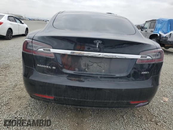 ✅ 2019 Tesla Model S 75D • VIN: 5YJSA1E25KF299740 • Lot: 55821595. Wystawiony na Copart z przebiegiem 140 385 mil. Bezpłatny archiwum sprzedaży aukcyjnych z USA i szczegółowy raport historii pojazdu na DreamBid. Zdjęcie 6.