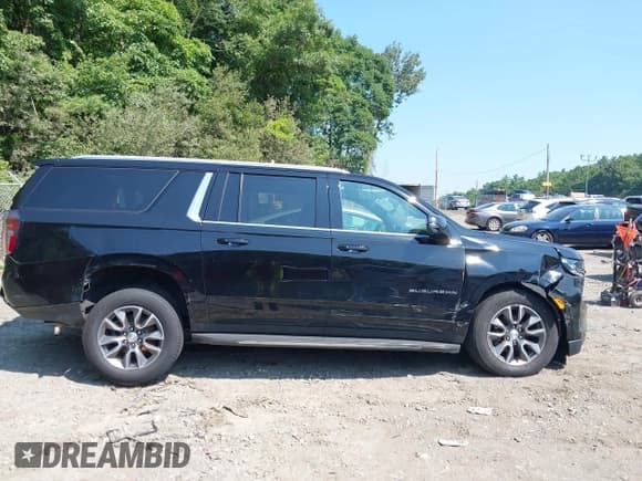 ✅ 2021 Chevrolet Suburban LT • VIN: 1GNSKCKDXMR137654 • Lot: 42766378. Wystawiony na IAAI z przebiegiem 201 403 mil. Bezpłatny archiwum sprzedaży aukcyjnych z USA i szczegółowy raport historii pojazdu na DreamBid. Zdjęcie 13.