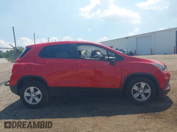 ✅ 2020 Chevrolet Trax LS • VIN: KL7CJKSB6LB345124 • Lot: 42662010. Wystawiony na IAAI z przebiegiem 89 578 mil. Bezpłatny archiwum sprzedaży aukcyjnych z USA i szczegółowy raport historii pojazdu na DreamBid. Zdjęcie 13.