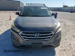 2017 Hyundai Tucson SE z VIN KM8J3CA42HU412404, wystawiony jako Copart lot #81929165 z przebiegiem 215 143 mil mil oraz Szkoda całkowita • Salvage title. Historia ofert i sprzedaży dostępna na DreamBid. Obrazek 5.