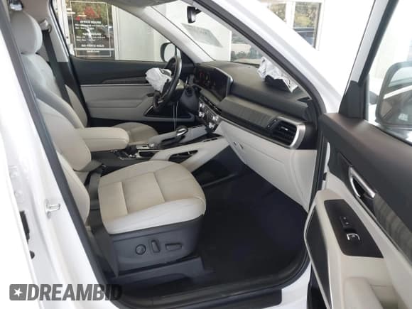 ✅ 2024 Kia Telluride EX • VIN: 5XYP34GC1RG431208 • Lot: 43681589. Listed on IAAI with 9,462 mi. Free auction sales archive from the USA and detailed vehicle history report at DreamBid. Image 5.