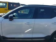 ✅ 2020 Volvo XC40 R-Design • VIN: YV4162UM4L2342374 • Lot: 42730410. Listed on IAAI with 66,809 mi. Free auction sales archive from the USA and detailed vehicle history report at DreamBid. Image 15.