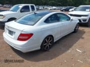✅ 2015 Mercedes-Benz C 250 • VIN: WDDGJ4HB0FG363591 • Lot: 43072188. Wystawiony na IAAI z przebiegiem 113 831 mil. Bezpłatny archiwum sprzedaży aukcyjnych z USA i szczegółowy raport historii pojazdu na DreamBid. Zdjęcie 4.