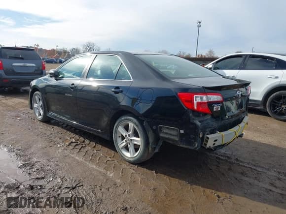 ✅ 2014 Toyota Camry SE • VIN: 4T1BF1FK9EU317888 • Lot: 43745185. Listed on IAAI with 182,979 mi. Free auction sales archive from the USA and detailed vehicle history report at DreamBid. Image 3.