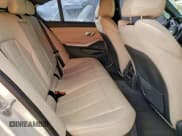 ✅ 2020 BMW 3 Series M340i xDrive • VIN: WBA5U9C06LFJ80108 • Lot: 92662845. Wystawiony na Copart z przebiegiem 73 365 mil. Bezpłatny archiwum sprzedaży aukcyjnych z USA i szczegółowy raport historii pojazdu na DreamBid. Zdjęcie 10.