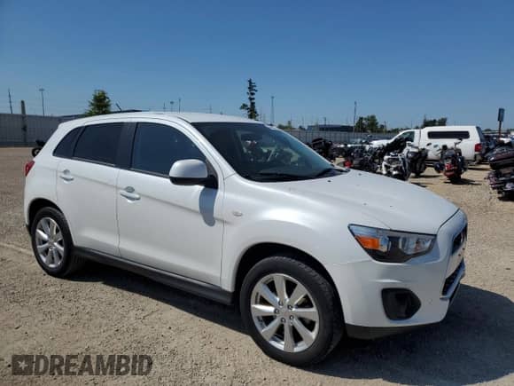 2014 Mitsubishi Outlander ES z VIN 4A4AR3AU8EE028435, wystawiony jako Copart lot #69958155 z przebiegiem 88 216 mil mil oraz Szkoda całkowita • Salvage title. Historia ofert i sprzedaży dostępna na DreamBid. Obrazek 4.