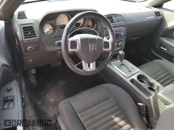 ✅ 2013 Dodge Challenger SXT • VIN: 2C3CDYAGXDH616273 • Lot: 76766114. Wystawiony na Copart z przebiegiem 136 862 mil. Bezpłatny archiwum sprzedaży aukcyjnych z USA i szczegółowy raport historii pojazdu na DreamBid. Zdjęcie 8.