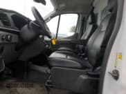 ✅ 2023 Ford Transit Cargo • VIN: 1FTYE1Y86PKC12131 • Lot: 89849885. Wystawiony na Copart z przebiegiem 107 039 mil. Bezpłatny archiwum sprzedaży aukcyjnych z USA i szczegółowy raport historii pojazdu na DreamBid. Zdjęcie 7.