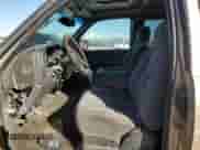 2006 Chevrolet Silverado 1500 LS z VIN 1GCEK19V46Z153487, wystawiony jako Copart lot #86501404 z przebiegiem Nie podano mil oraz Czysty tytuł • Clean title. Historia ofert i sprzedaży dostępna na DreamBid. Obrazek 7.