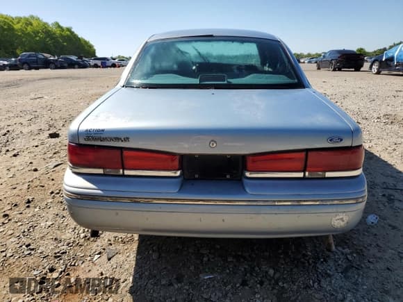 ✅ 1997 Ford Crown Victoria LX • VIN: 2FALP74W1VX218463 • Lot: 52851045. Listed on Copart with 236,098 mi. Free auction sales archive from the USA and detailed vehicle history report at DreamBid. Image 6.
