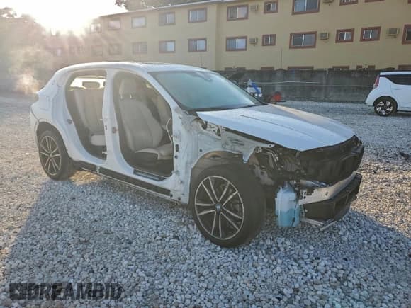 ✅ 2023 BMW X2 sDrive28i • VIN: WBXYH9C04P5V31617 • Lot: 95506435. Listed on Copart with 27,813 mi. Free auction sales archive from the USA and detailed vehicle history report at DreamBid. Image 4.