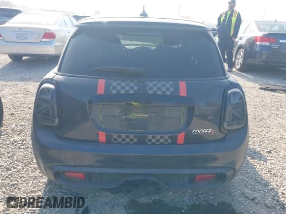 ✅ 2015 MINI Hardtop S • VIN: WMWXP7C54F2A60998 • Lot: 43547628. Listed on IAAI with 102,362 mi. Free auction sales archive from the USA and detailed vehicle history report at DreamBid. Image 16.