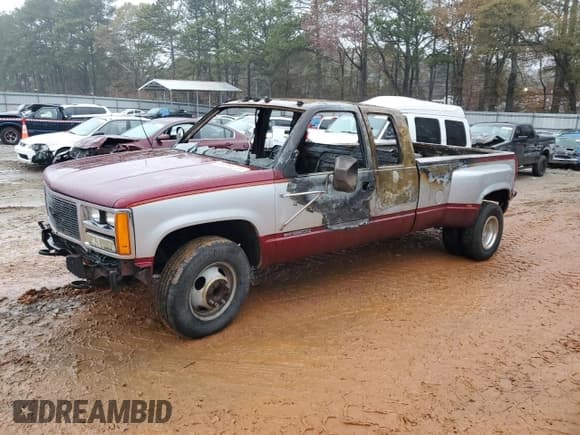 ✅ 1989 GMC Sierra 1500 • VIN: 2GTHC39N0K1511984 • Lot: 84058734. Wystawiony na Copart z przebiegiem Nie podano. Bezpłatny archiwum sprzedaży aukcyjnych z USA i szczegółowy raport historii pojazdu na DreamBid. Zdjęcie 1.