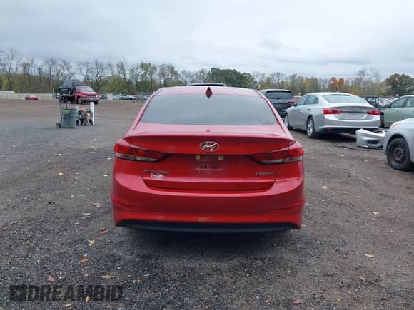 2017 Hyundai Elantra SE z VIN 5NPD84LF0HH033922, wystawiony jako IAAI lot #43495221 z przebiegiem 110 625 mil mil oraz . Historia ofert i sprzedaży dostępna na DreamBid. Obrazek 17.