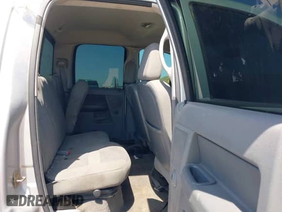 2006 Dodge 3500 SLT z VIN 3D7LX38C06G285382, wystawiony jako IAAI lot #42157287 z przebiegiem 158 742 mil mil oraz . Historia ofert i sprzedaży dostępna na DreamBid. Obrazek 8.