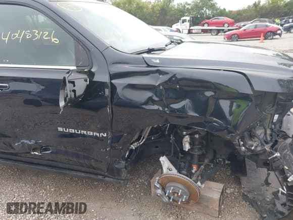 ✅ 2022 Chevrolet Suburban Premier • VIN: 1GNSKFKD4NR340736 • Lot: 40483126. Wystawiony na IAAI z przebiegiem 29 240 mil. Bezpłatny archiwum sprzedaży aukcyjnych z USA i szczegółowy raport historii pojazdu na DreamBid. Zdjęcie 20.