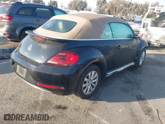 ✅ 2019 Volkswagen Beetle S • VIN: 3VW5DAAT3KM511269 • Lot: 41473431. Listed on IAAI with 34,757 mi. Free auction sales archive from the USA and detailed vehicle history report at DreamBid. Image 4.