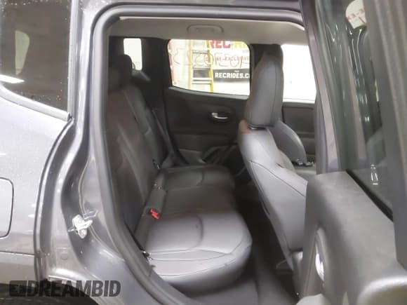 ✅ 2023 Jeep Renegade Limited • VIN: ZACNJDD10PPP14158 • Lot: 40370323. Wystawiony na IAAI z przebiegiem 12 484 mil. Bezpłatny archiwum sprzedaży aukcyjnych z USA i szczegółowy raport historii pojazdu na DreamBid. Zdjęcie 8.