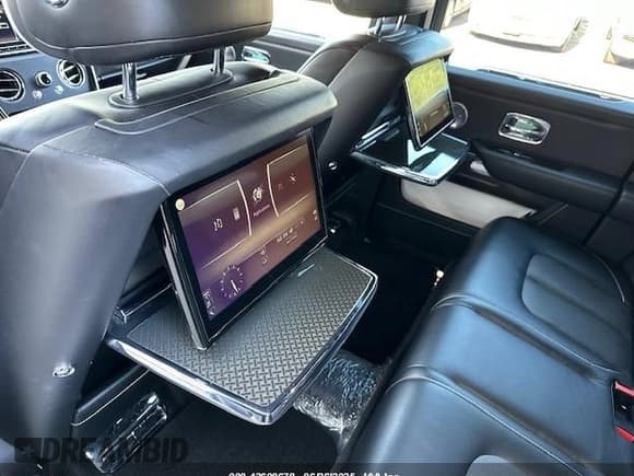 ✅ 2020 Rolls-Royce Cullinan Black Badge • VIN: SLATV8C05LU200594 • Lot: 42608678. Listed on IAAI with 114,717 mi. Free auction sales archive from the USA and detailed vehicle history report at DreamBid. Image 12.