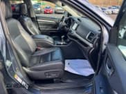 ✅ 2019 Toyota Highlander SE • VIN: 5TDJZRFH8KS954278 • Lot: 93347155. Listed on Copart with 150,761 mi. Free auction sales archive from the USA and detailed vehicle history report at DreamBid. Image 5.