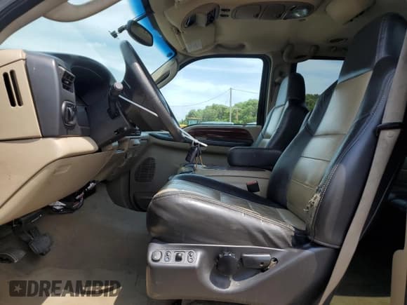 ✅ 2005 Ford Excursion Eddie Bauer • VIN: 1FMSU45P25EA74441 • Lot: 64577505. Listed on Copart with 253,179 mi. Free auction sales archive from the USA and detailed vehicle history report at DreamBid. Image 7.