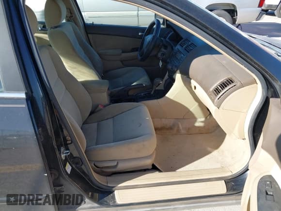 ✅ 2007 Honda Accord LX • VIN: 3HGCM56467G710441 • Lot: 41400683. Listed on IAAI with 240,391 mi. Free auction sales archive from the USA and detailed vehicle history report at DreamBid. Image 5.