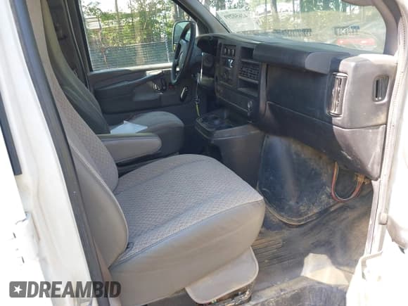 ✅ 2011 Chevrolet Express Cargo • VIN: 1GCSGAFX4B1168817 • Lot: 42650299. Listed on IAAI with 255,483 mi. Free auction sales archive from the USA and detailed vehicle history report at DreamBid. Image 5.