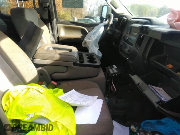 ✅ 2018 Chevrolet Silverado 3500HD • VIN: 1GB2KYEG6JZ217027 • Lot: 38040731. Wystawiony na IAAI z przebiegiem Nie podano. Bezpłatny archiwum sprzedaży aukcyjnych z USA i szczegółowy raport historii pojazdu na DreamBid. Zdjęcie 5.