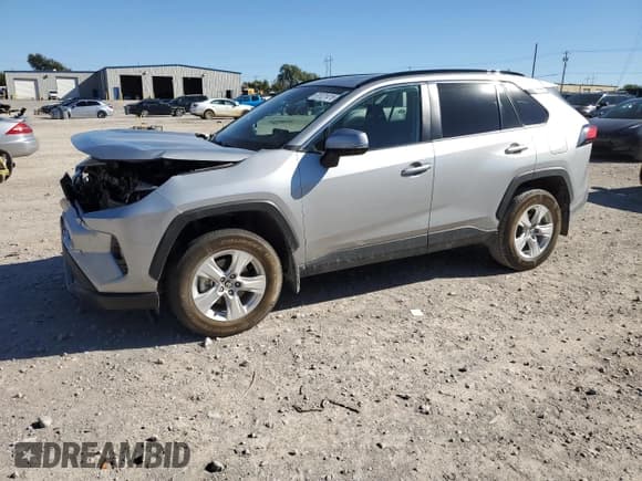 ✅ 2021 Toyota RAV4 XLE • VIN: 2T3W1RFV3MW180784 • Lot: 91121415. Wystawiony na Copart z przebiegiem 48 345 mil. Bezpłatny archiwum sprzedaży aukcyjnych z USA i szczegółowy raport historii pojazdu na DreamBid. Zdjęcie 1.