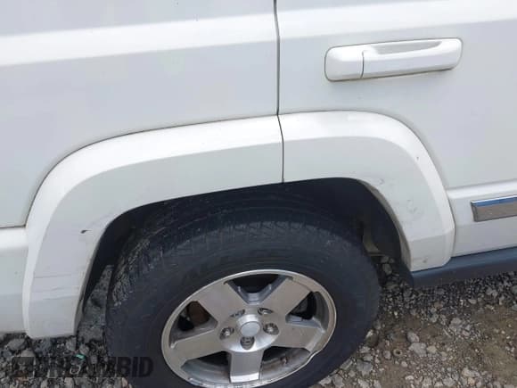 ✅ 2010 Jeep Commander Sport • VIN: 1J4RG4GK7AC127808 • Lot: 42479312. Listed on IAAI with 161,385 mi. Free auction sales archive from the USA and detailed vehicle history report at DreamBid. Image 12.