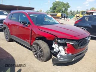 ✅ 2025 Mazda CX-50 S Premium Plus • VIN: 7MMVABEMXSN373157 • Lot: 43327615. Wystawiony na IAAI z przebiegiem 6 129 mil. Bezpłatny archiwum sprzedaży aukcyjnych z USA i szczegółowy raport historii pojazdu na DreamBid. Zdjęcie 1.