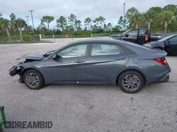 ✅ 2024 Hyundai Elantra SEL • VIN: KMHLM4DG8RU749226 • Lot: 43354612. Listed on IAAI with 25,309 mi. Free auction sales archive from the USA and detailed vehicle history report at DreamBid. Image 15.