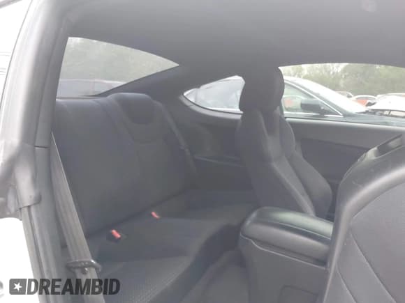 ✅ 2010 Hyundai Genesis Coupe R-Spec • VIN: KMHHT6KD0AU018646 • Lot: 42077089. Wystawiony na IAAI z przebiegiem 162 251 mil. Bezpłatny archiwum sprzedaży aukcyjnych z USA i szczegółowy raport historii pojazdu na DreamBid. Zdjęcie 8.