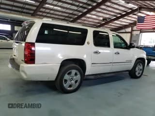 ✅ 2010 Chevrolet Suburban LTZ • VIN: 1GNUKKE3XAR253406 • Lot: 74265134. Wystawiony na Copart z przebiegiem 215 598 mil. Bezpłatny archiwum sprzedaży aukcyjnych z USA i szczegółowy raport historii pojazdu na DreamBid. Zdjęcie 3.
